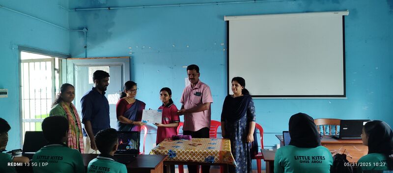 പ്രമാണം:13042 LK2022-25 batch Certificate distribution.jpg