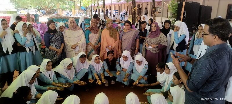 പ്രമാണം:16042 mehandhi fest25.jpg