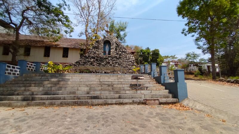 പ്രമാണം:20021 school7.jpeg