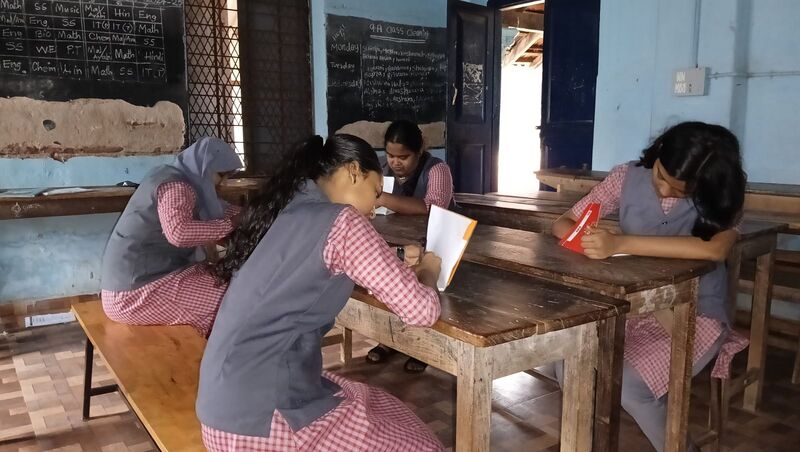 പ്രമാണം:21012-story writing.jpeg