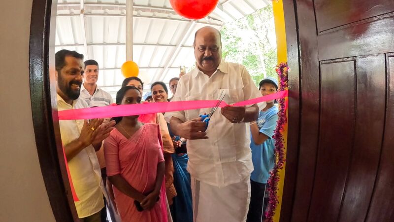 പ്രമാണം:31262-valavoor -CORNER2.jpg