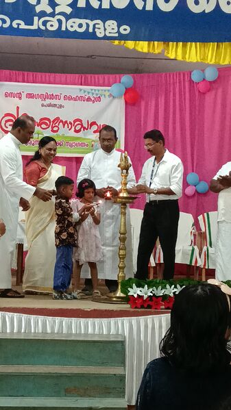 പ്രമാണം:32022 pravesanolsavam1.jpg