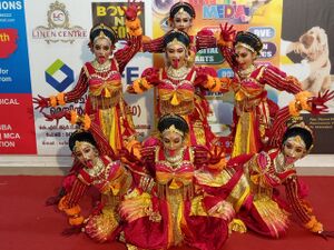 34024 23-24 Group dance.jpg