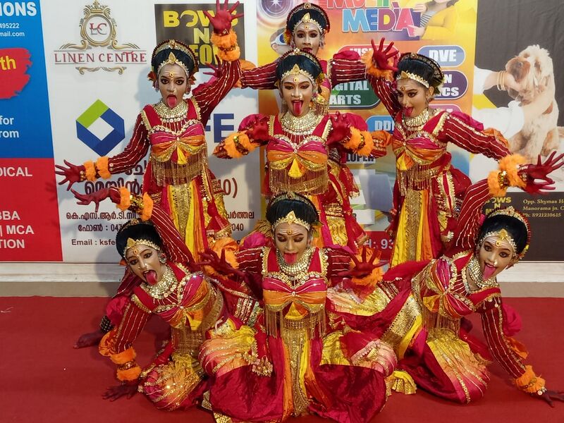 പ്രമാണം:34024 23-24 Group dance.jpg