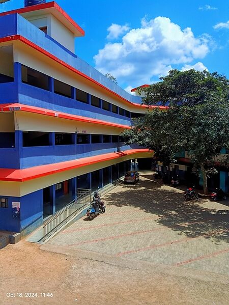 പ്രമാണം:42025 GHSS KLMR OFFICE BUILDING.jpg