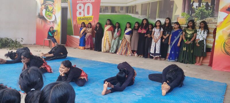 പ്രമാണം:42042 yogaday01.jpg