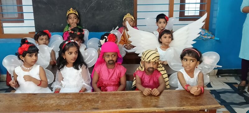 പ്രമാണം:44443 chritsmas12025.jpg