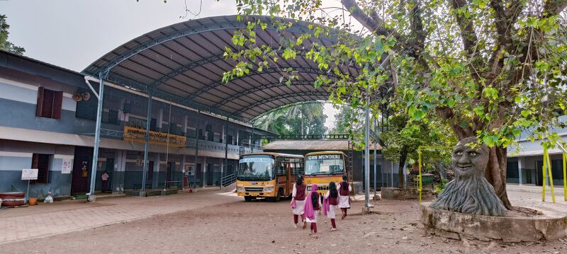 പ്രമാണം:48138 Munderi school.jpg