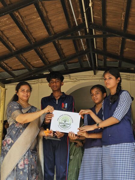 പ്രമാണം:21069 green army.jpg