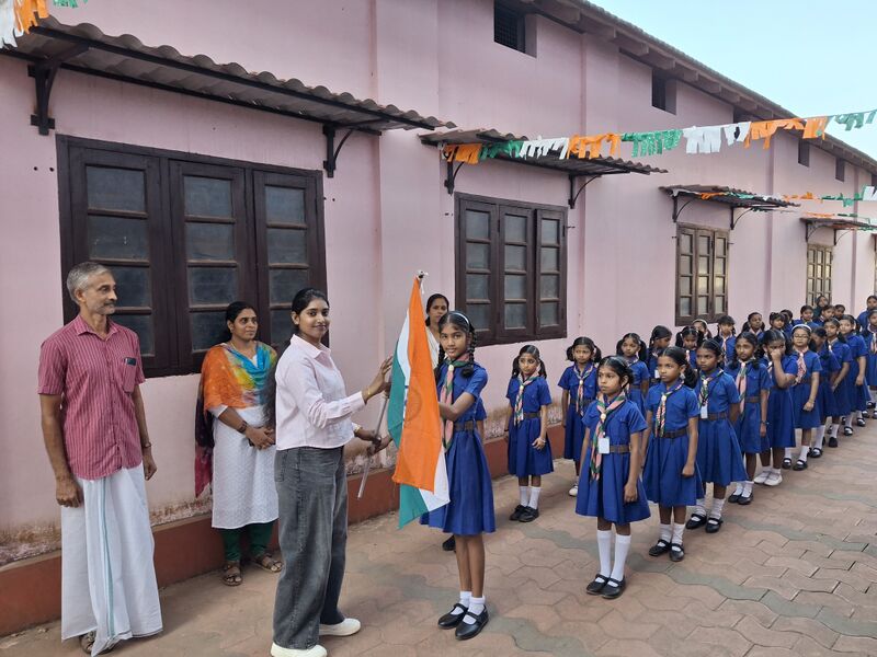 പ്രമാണം:22212 Cnnglps Republic day.jpg