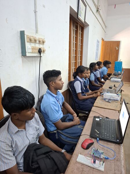 പ്രമാണം:23028 lk robo fest 2.jpg