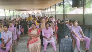 24062-parents meeting.jpg