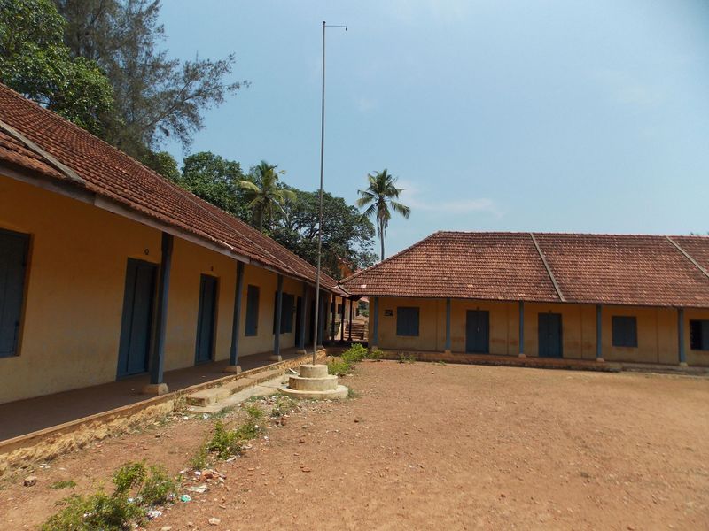 പ്രമാണം:42056 DBHS.jpg