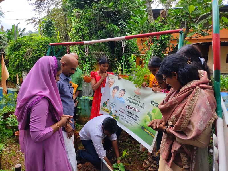 പ്രമാണം:42651 Ecoclub Paristhithi dinam 2.jpg