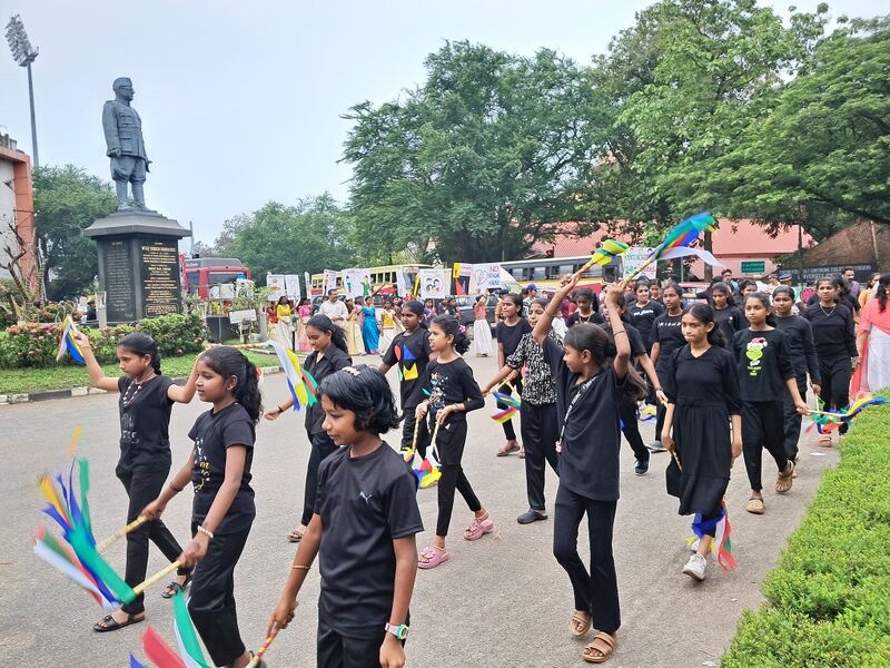 പ്രമാണം:43040 cd25 4.jpg