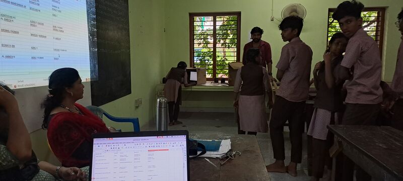 പ്രമാണം:44055 LK election vote1.jpg