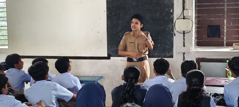 പ്രമാണം:47037-anti drug day SPC.jpg