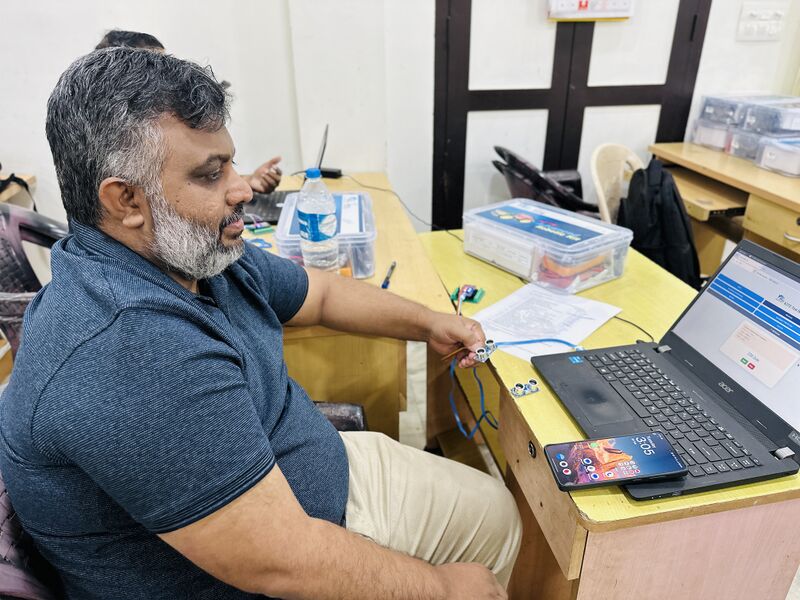 പ്രമാണം:Drcmlp-feb24-adv rob kit-11.jpg