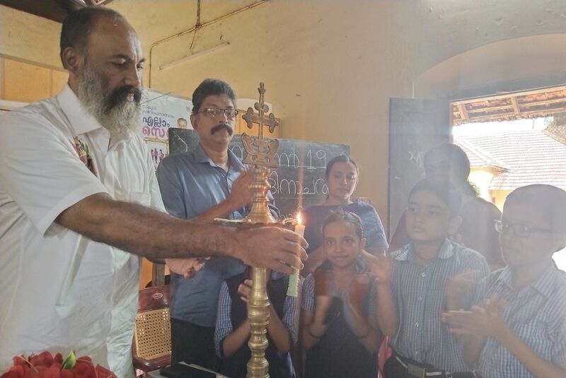 പ്രമാണം:Reading day.JPG