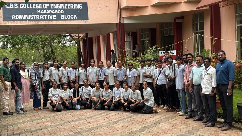 പ്രമാണം:11005 field trip.jpg