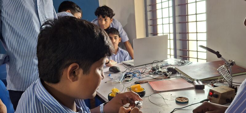 പ്രമാണം:12009 robotic3.jpg