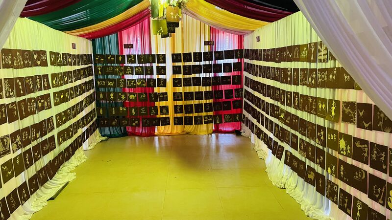 പ്രമാണം:18028-warly painting.jpg