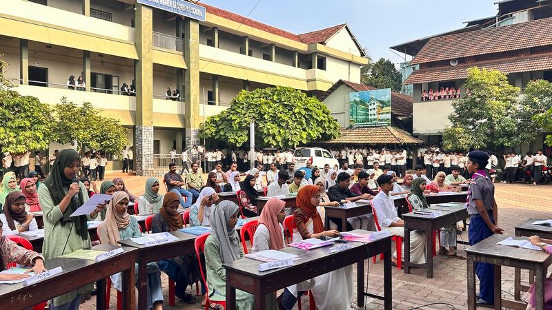 പ്രമാണം:19009 -MOCK PARLIAMENT -3.jpg