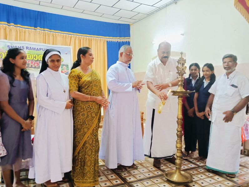 പ്രമാണം:31066 merit day 01.jpg