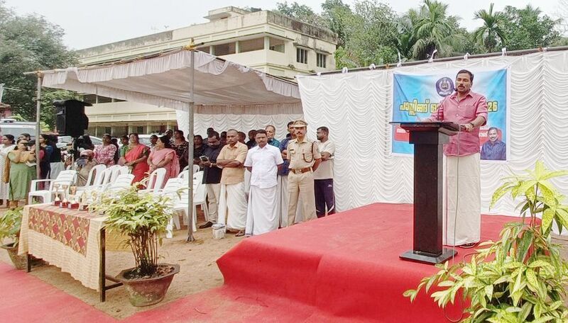 പ്രമാണം:34013spc passing26c.jpg