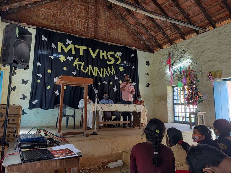 പ്രമാണം:38047 Chirstmas1.jpg