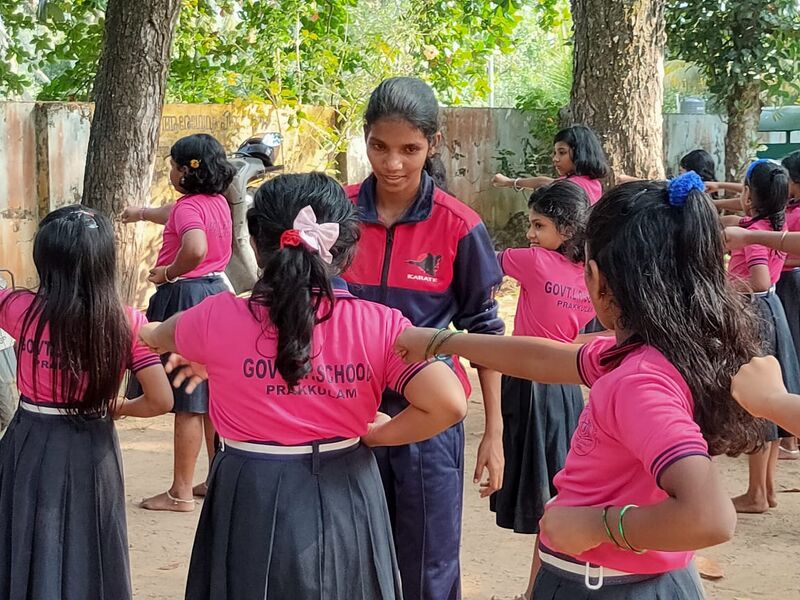 പ്രമാണം:41409 self defence3.jpg