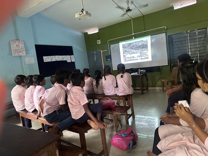 പ്രമാണം:48441 smart class room.jpg