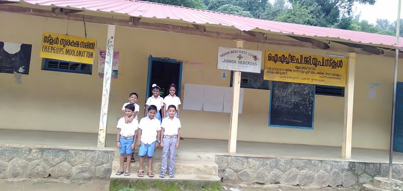 പ്രമാണം:IHEP GOVT UP SCHOOL MOOLALMATTOM.jpg