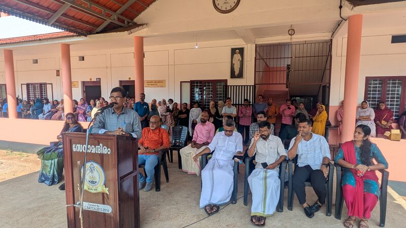 പ്രമാണം:17079-praveshanolsavam-9.jpg