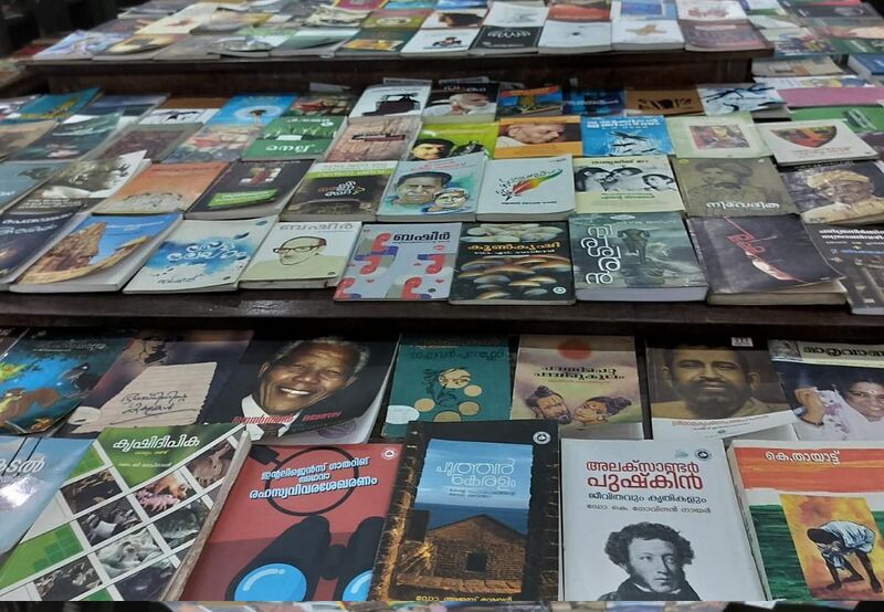 പ്രമാണം:22057 book exhibition.jpg