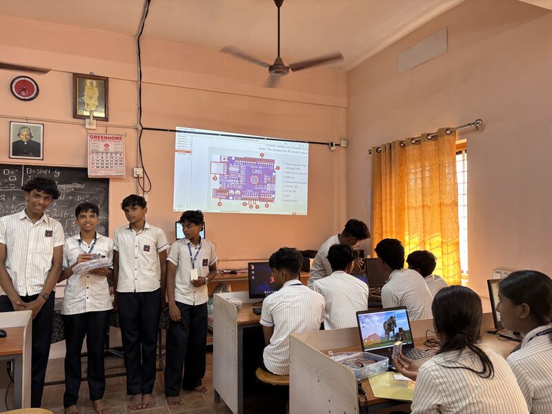 പ്രമാണം:23066-software freedom-robotics-1.jpg