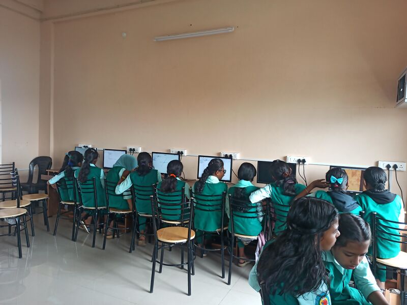 പ്രമാണം:27207 Computerlab.jpg