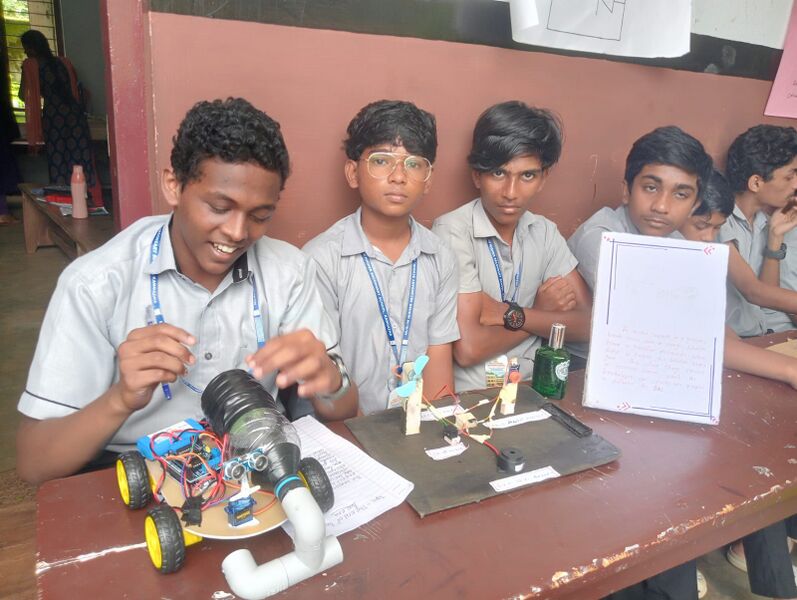 പ്രമാണം:32009hs science.jpg