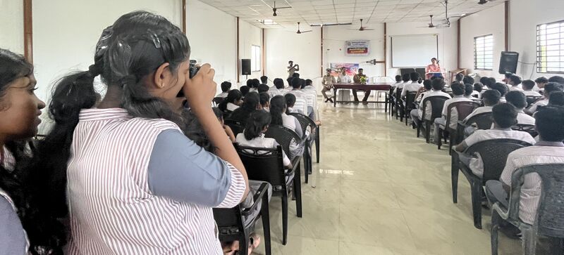 പ്രമാണം:35050 lkLahari225.jpg