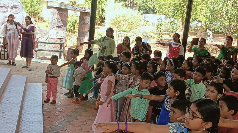 പ്രമാണം:44212 School assembly.jpg