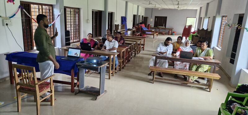 പ്രമാണം:44223 samagra training.jpg