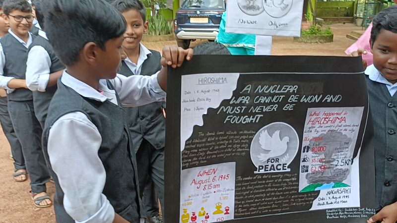 പ്രമാണം:Hiroshima Nagasakki Day 01(1).jpg