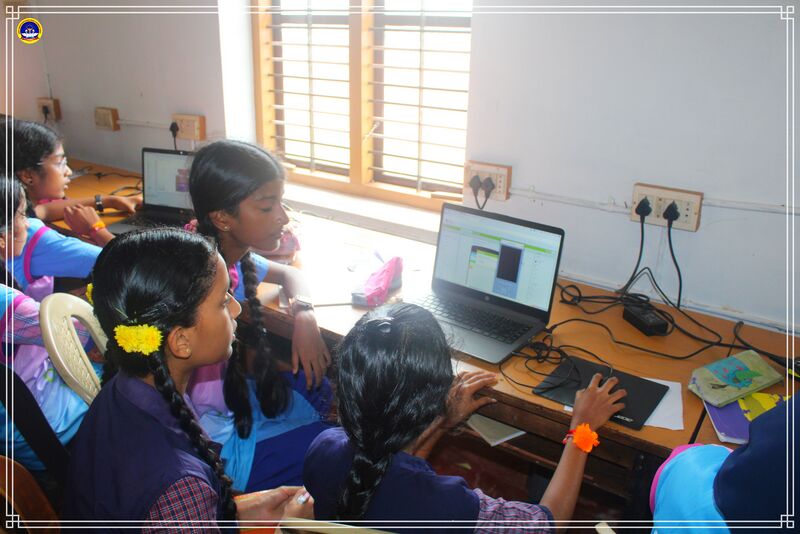 പ്രമാണം:11051 MOBILEAPP4.jpg