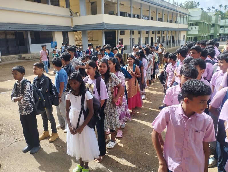 പ്രമാണം:15037 praveshanolsavam 05.jpeg