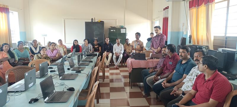 പ്രമാണം:15051 lk parrents meet 2.jpg