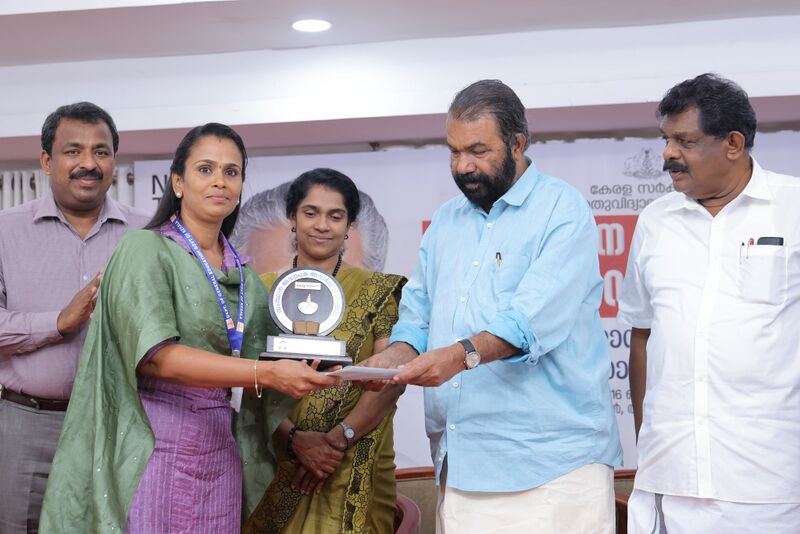 പ്രമാണം:29312 ASHAAWARD.jpg