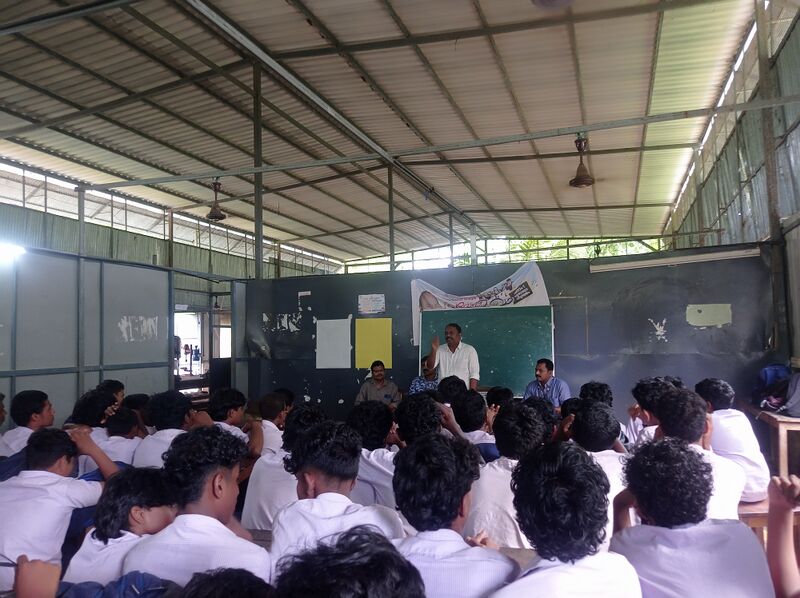 പ്രമാണം:35502 schoolclub.jpg