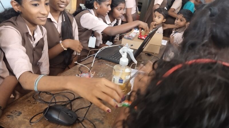 പ്രമാണം:36064 Robo11.jpg