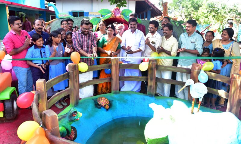 പ്രമാണം:44244 varnakoodaram ina.jpg