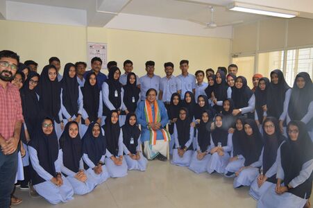 ആസ്പയർ വിദ്യാർത്ഥികൾ ശശി തരൂർ എം.പി യോടൊപ്പം